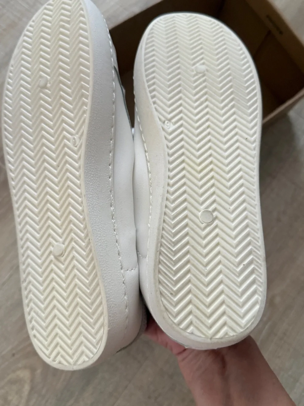 Vintage Havana White  Sneakers with pearls  Star
